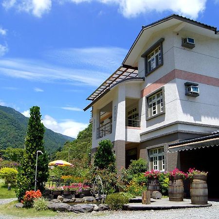 Left Bank Bnb Jiaoxi Exteriör bild