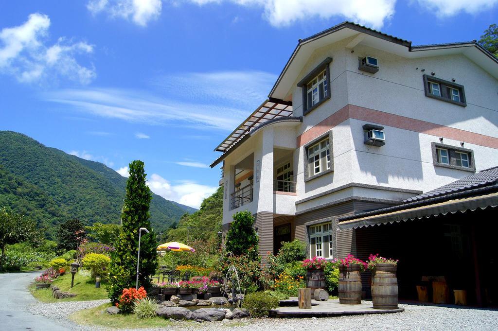 Left Bank Bnb Jiaoxi Exteriör bild