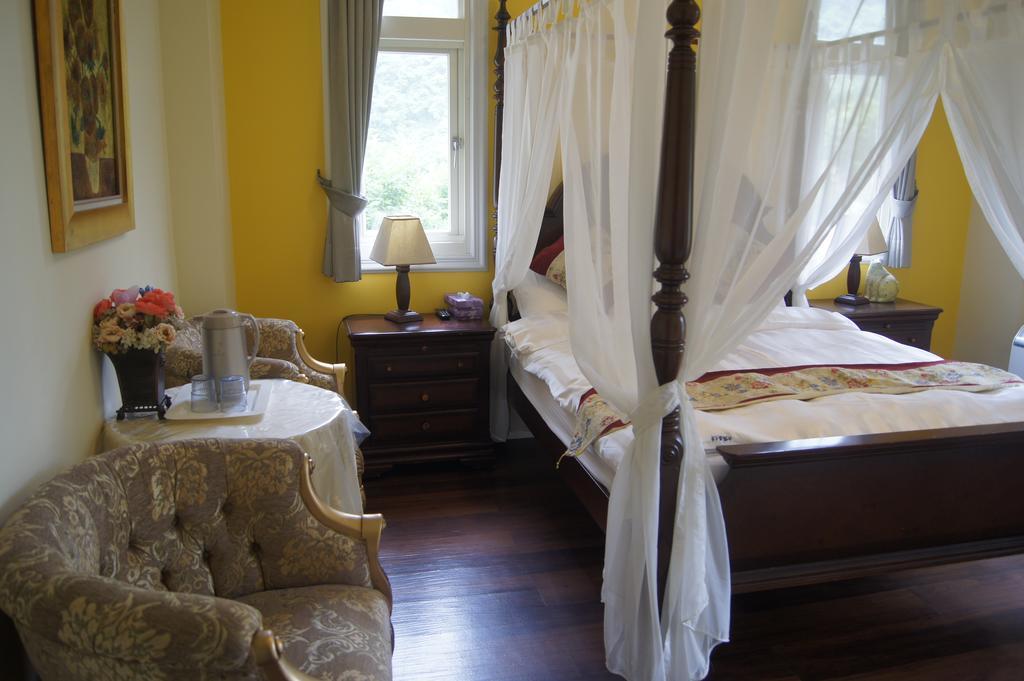 Left Bank Bnb Jiaoxi Exteriör bild
